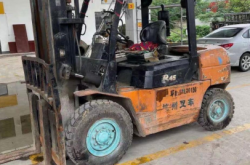 赤峰回收叉车电话多少号码
