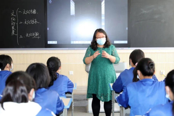 赤峰实验中学老师电话是多少号-第1张图片