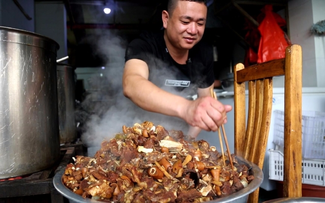 赤峰大哥卖羊肉店电话号码多少-第1张图片