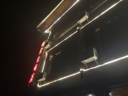 赤峰落地窗观景酒店电话号码-第1张图片