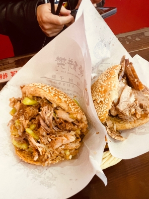 赤峰烧饼夹肉-第1张图片