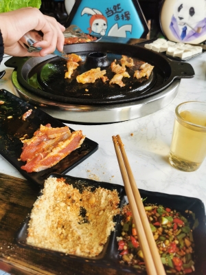 赤峰巴尔虎烤肉电话多少号-第1张图片