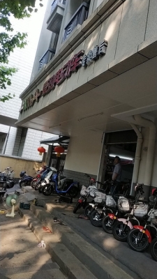 赤峰老梁卖车电话多少号-第1张图片